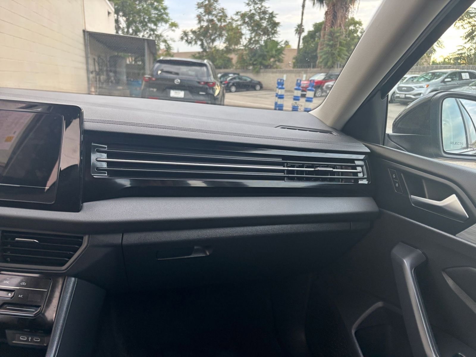 Thumbnail: 2025 Volkswagen Jetta - 35