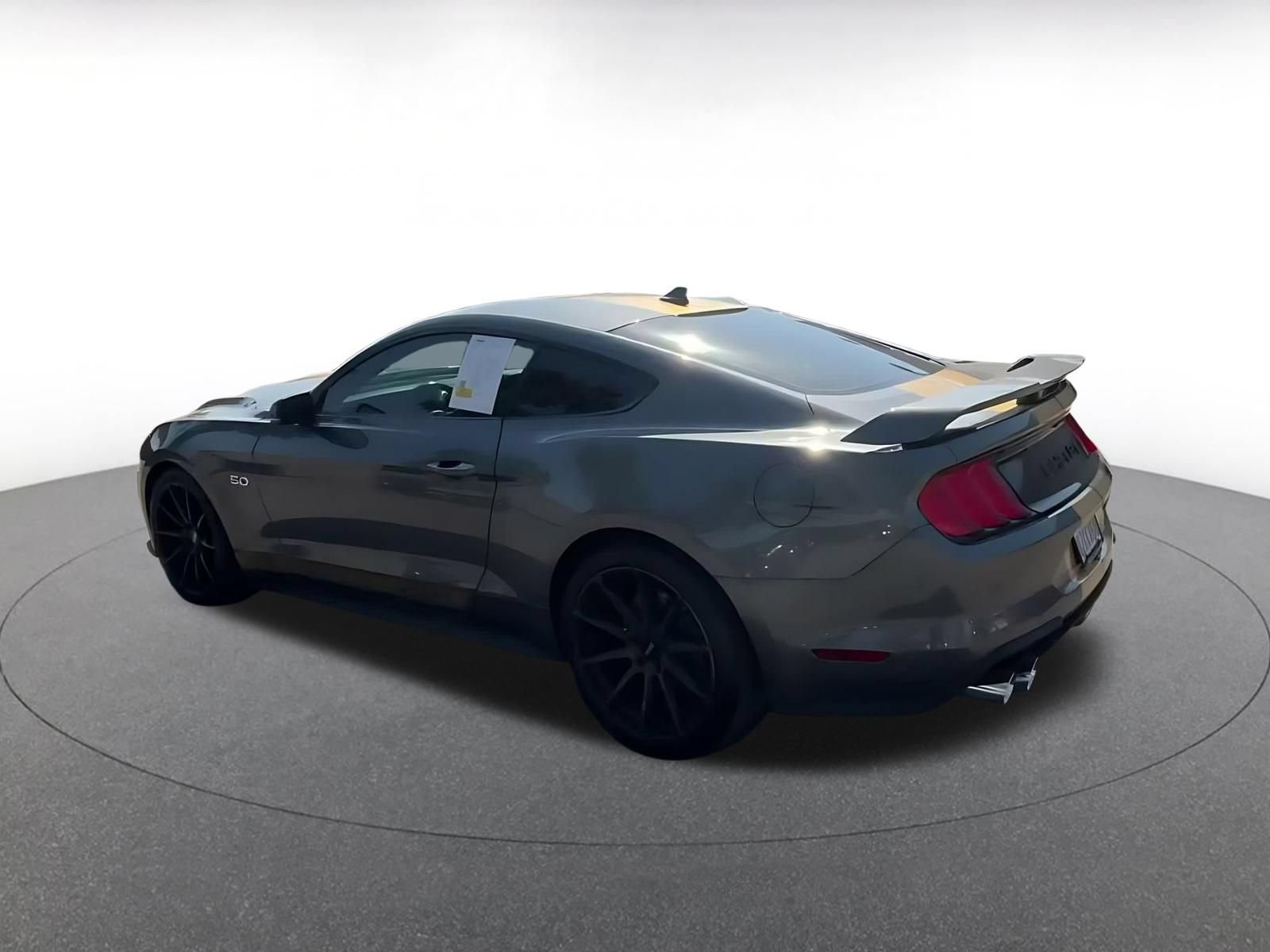 Thumbnail: 2022 Ford Mustang - 10