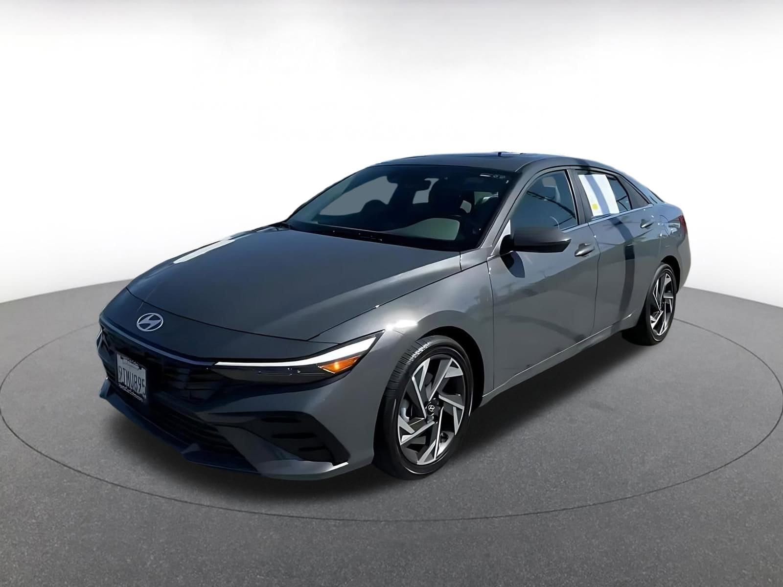 Thumbnail: 2025 Hyundai Elantra - 4