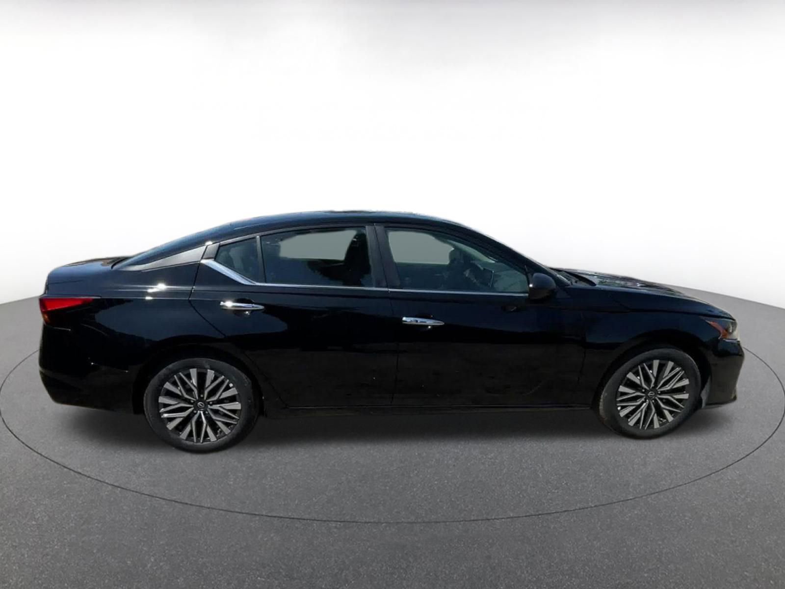 Thumbnail: 2025 Nissan Altima - 16