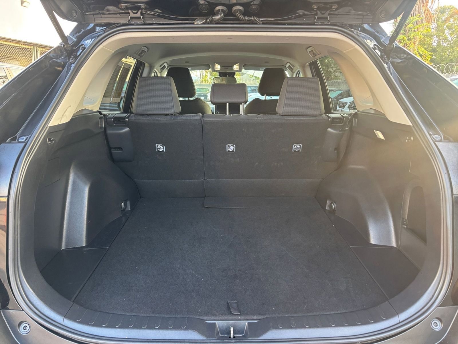 Thumbnail: 2025 Toyota RAV4 - 31