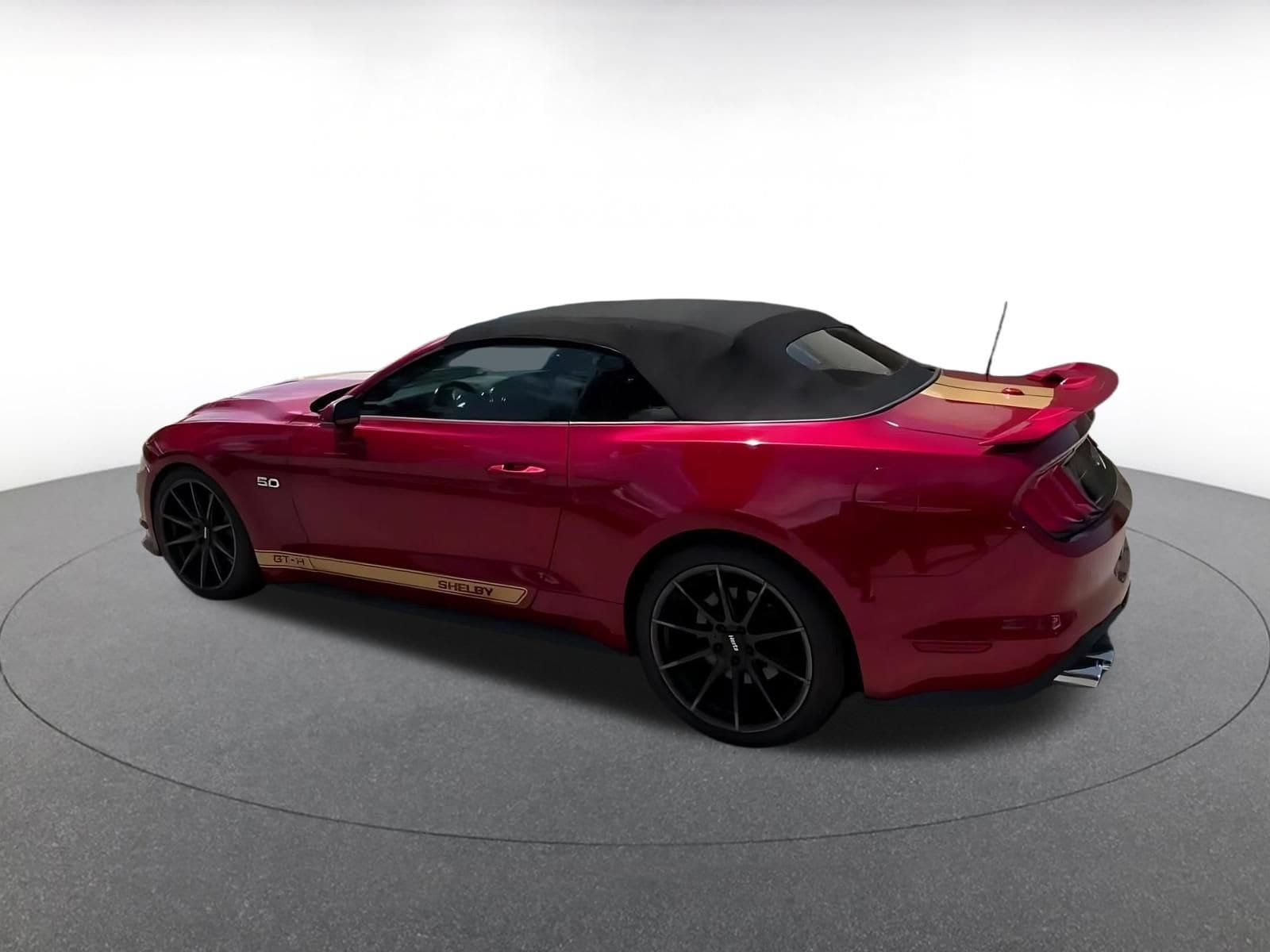 Thumbnail: 2022 Ford Mustang - 7