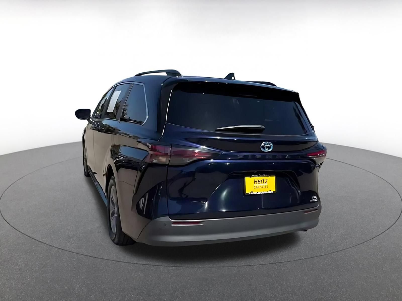 Thumbnail: 2024 Toyota Sienna - 10