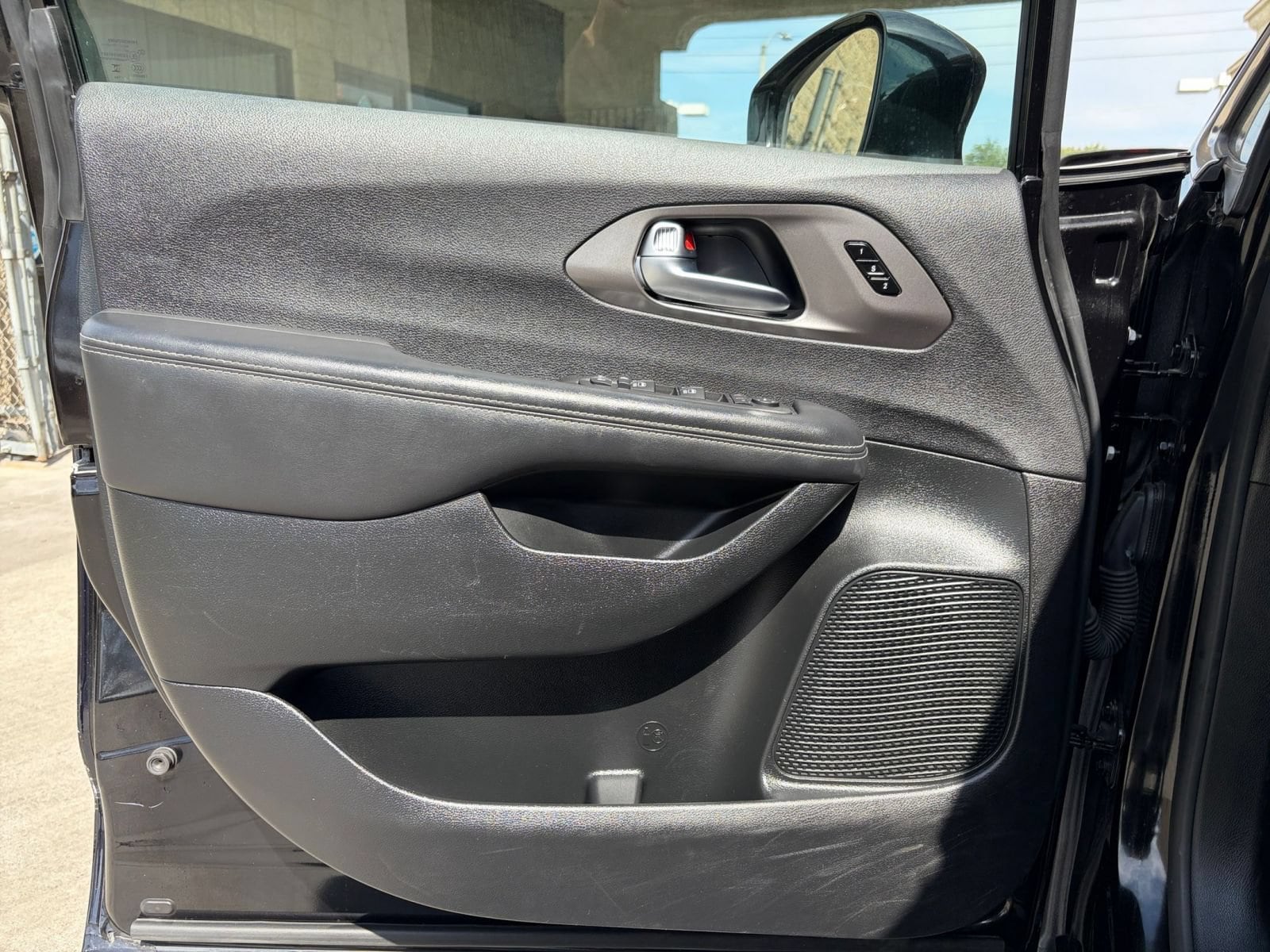 Thumbnail: 2025 Chrysler Pacifica - 18