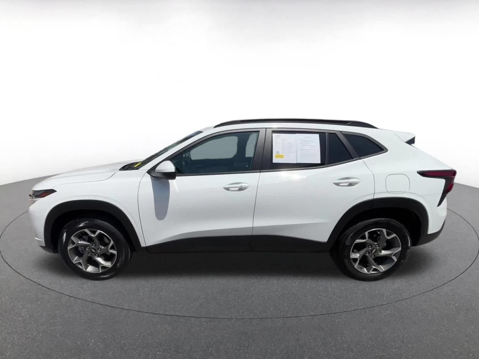 Thumbnail: 2025 Chevrolet Trax - 8