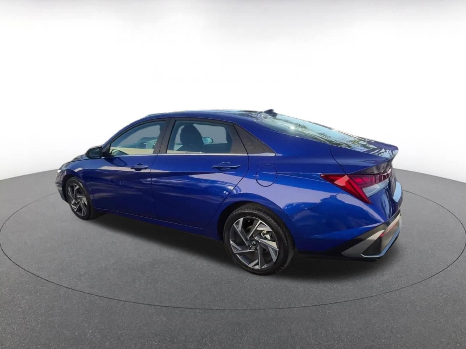 Thumbnail: 2025 Hyundai Elantra - 10