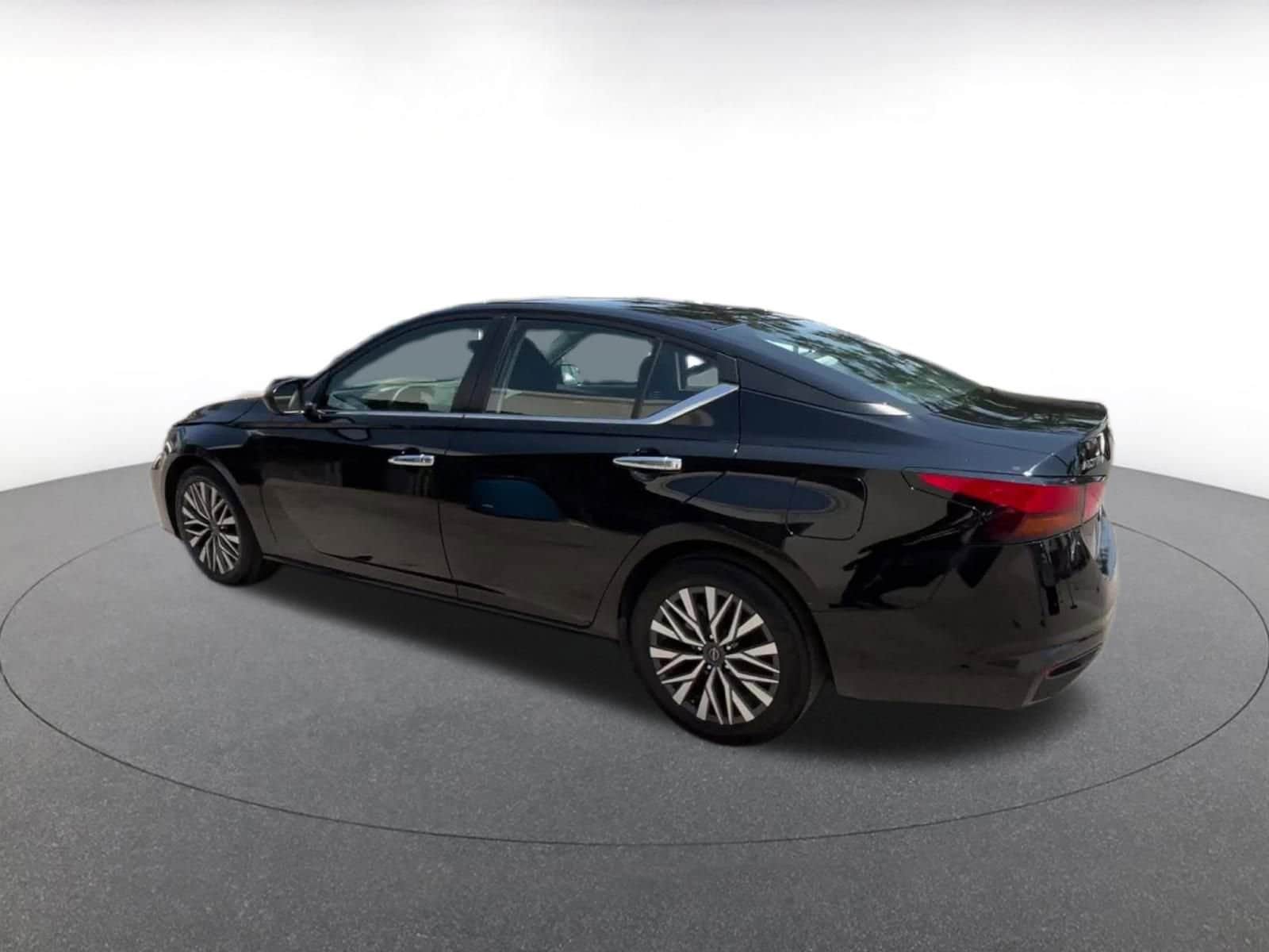 Thumbnail: 2024 Nissan Altima - 10