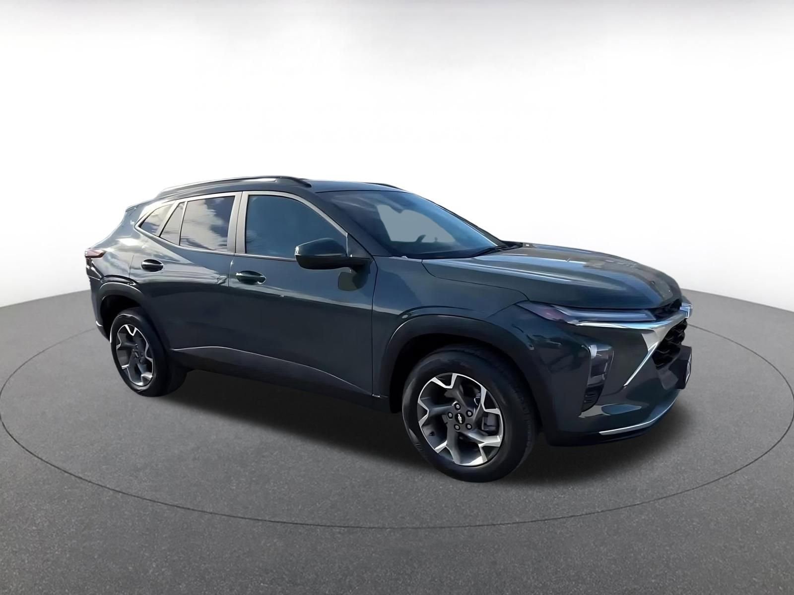 Thumbnail: 2025 Chevrolet Trax - 2