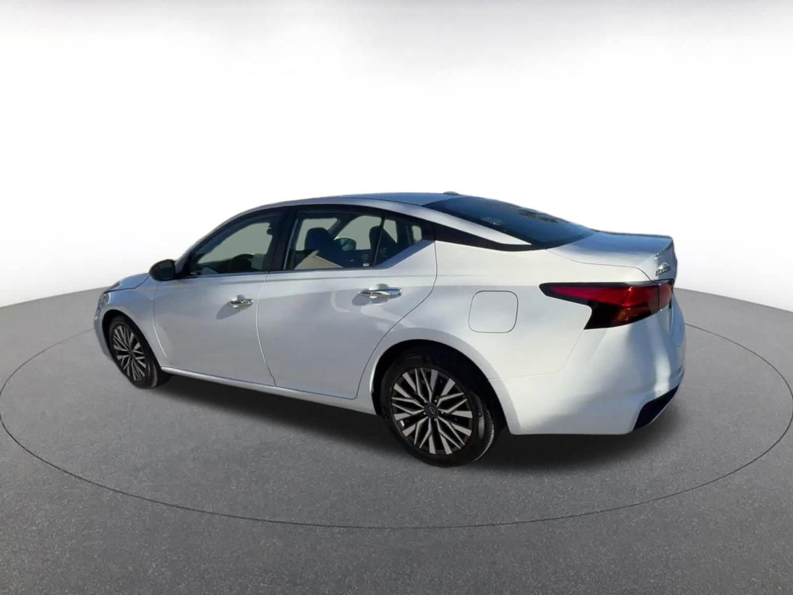 Thumbnail: 2025 Nissan Altima - 10