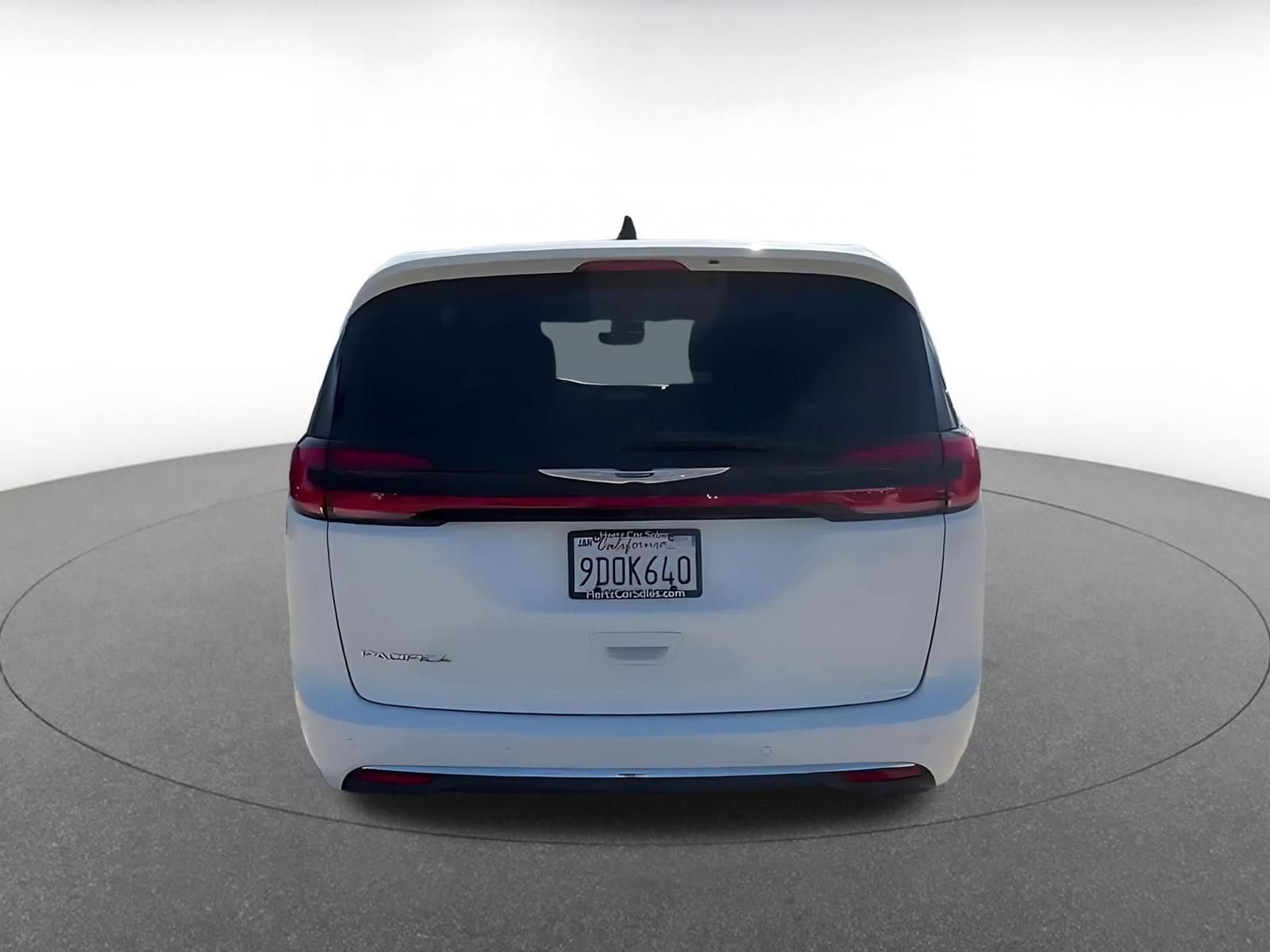 Thumbnail: 2023 Chrysler Pacifica - 10