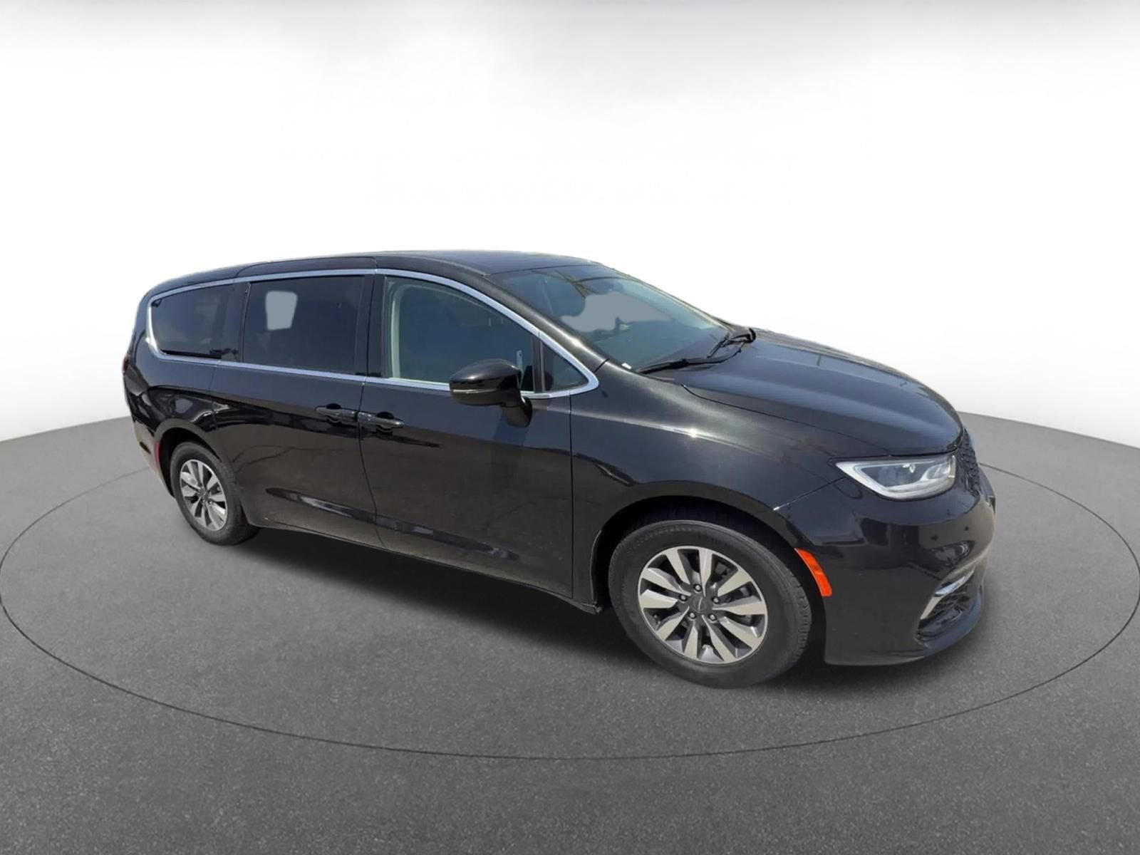 Thumbnail: 2023 Chrysler Pacifica - 2