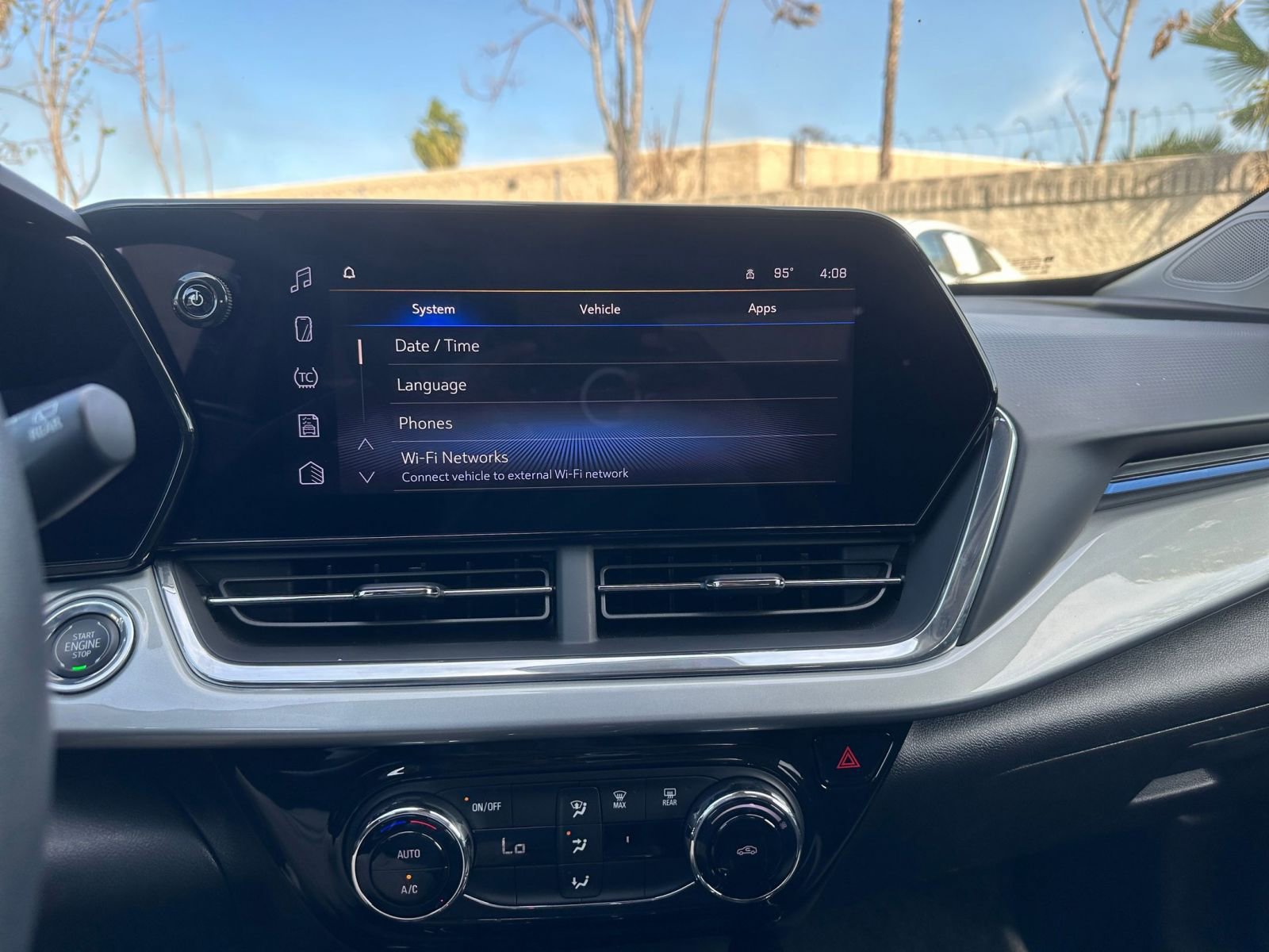 Thumbnail: 2025 Chevrolet Trax - 17