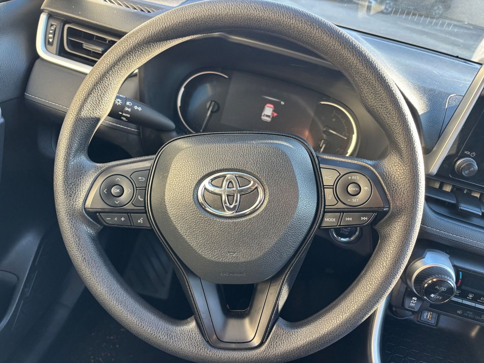 Thumbnail: 2025 Toyota RAV4 - 28