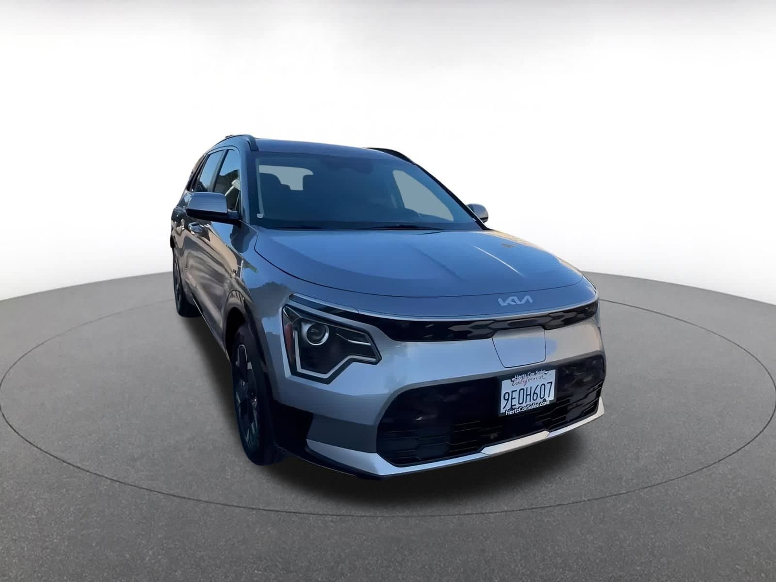 Thumbnail: 2023 Kia Niro - 3