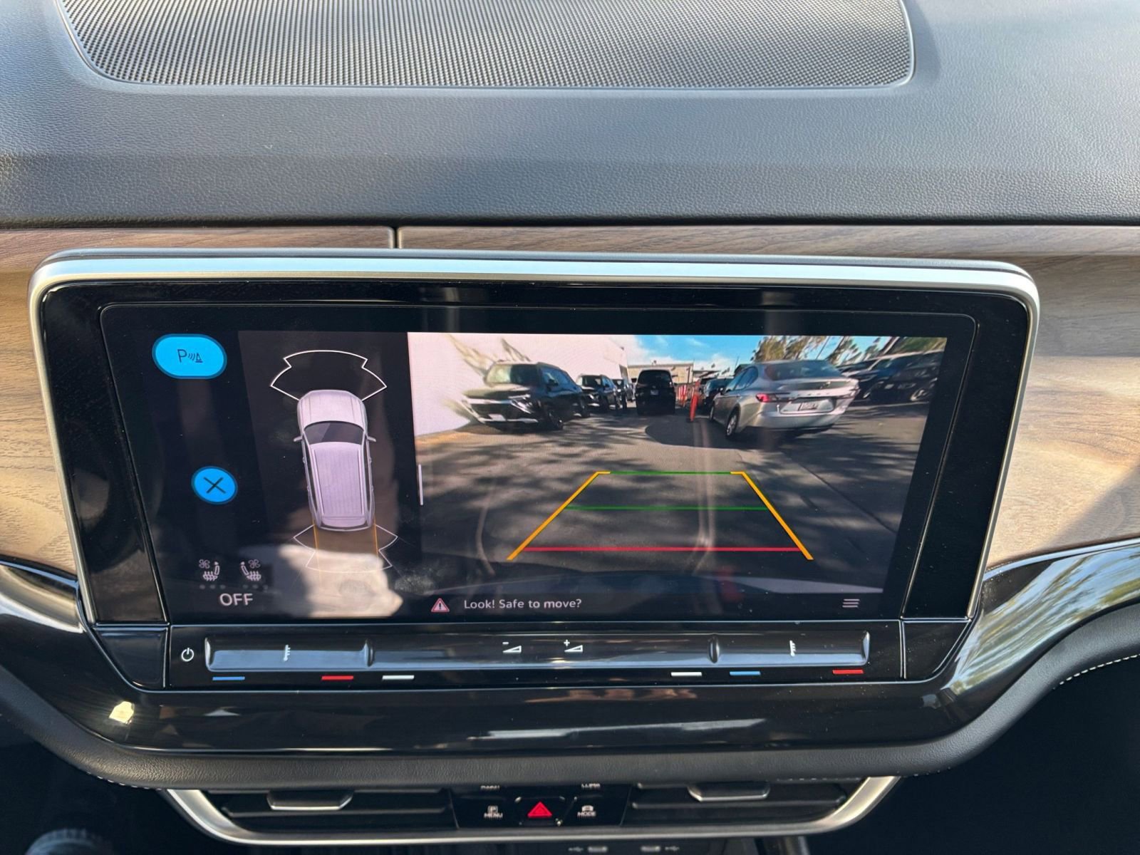 Thumbnail: 2025 Volkswagen Atlas - 17