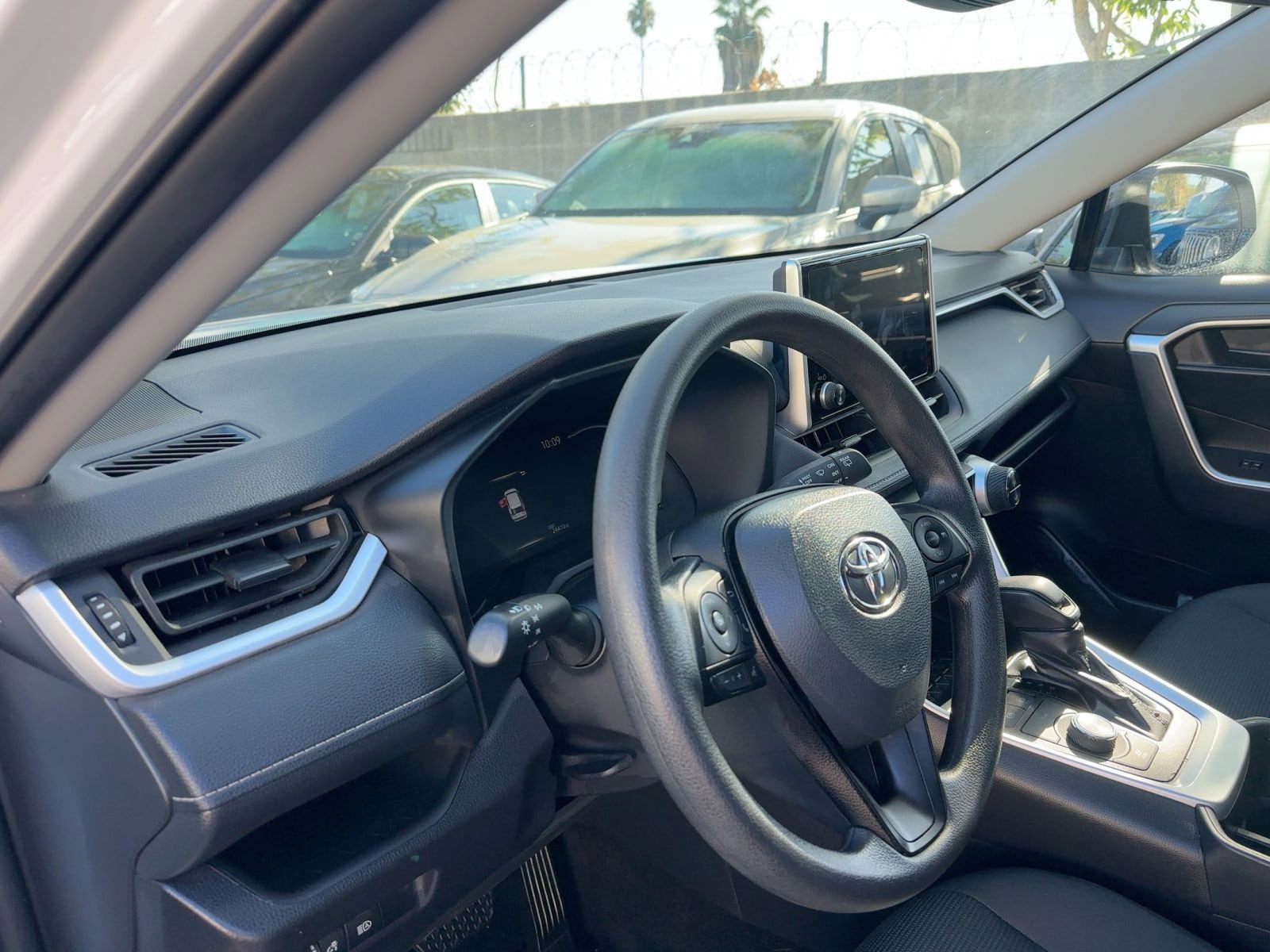 Thumbnail: 2025 Toyota RAV4 - 27