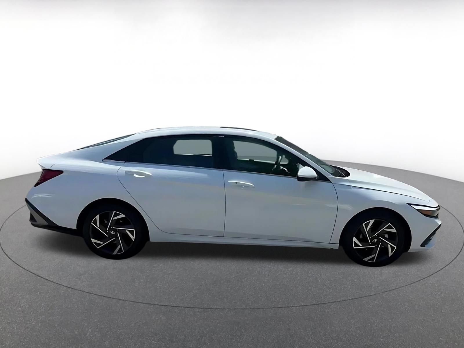 Thumbnail: 2025 Hyundai Elantra - 16