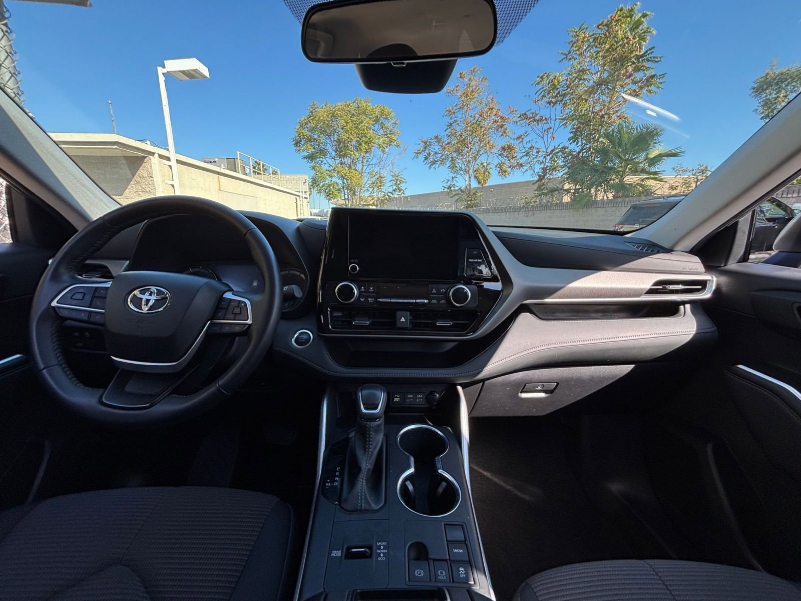 Thumbnail: 2025 Toyota Highlander - 34