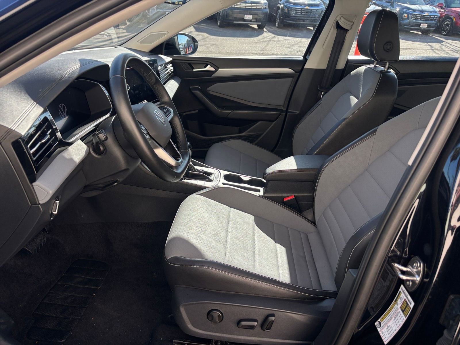 Thumbnail: 2025 Volkswagen Jetta - 27