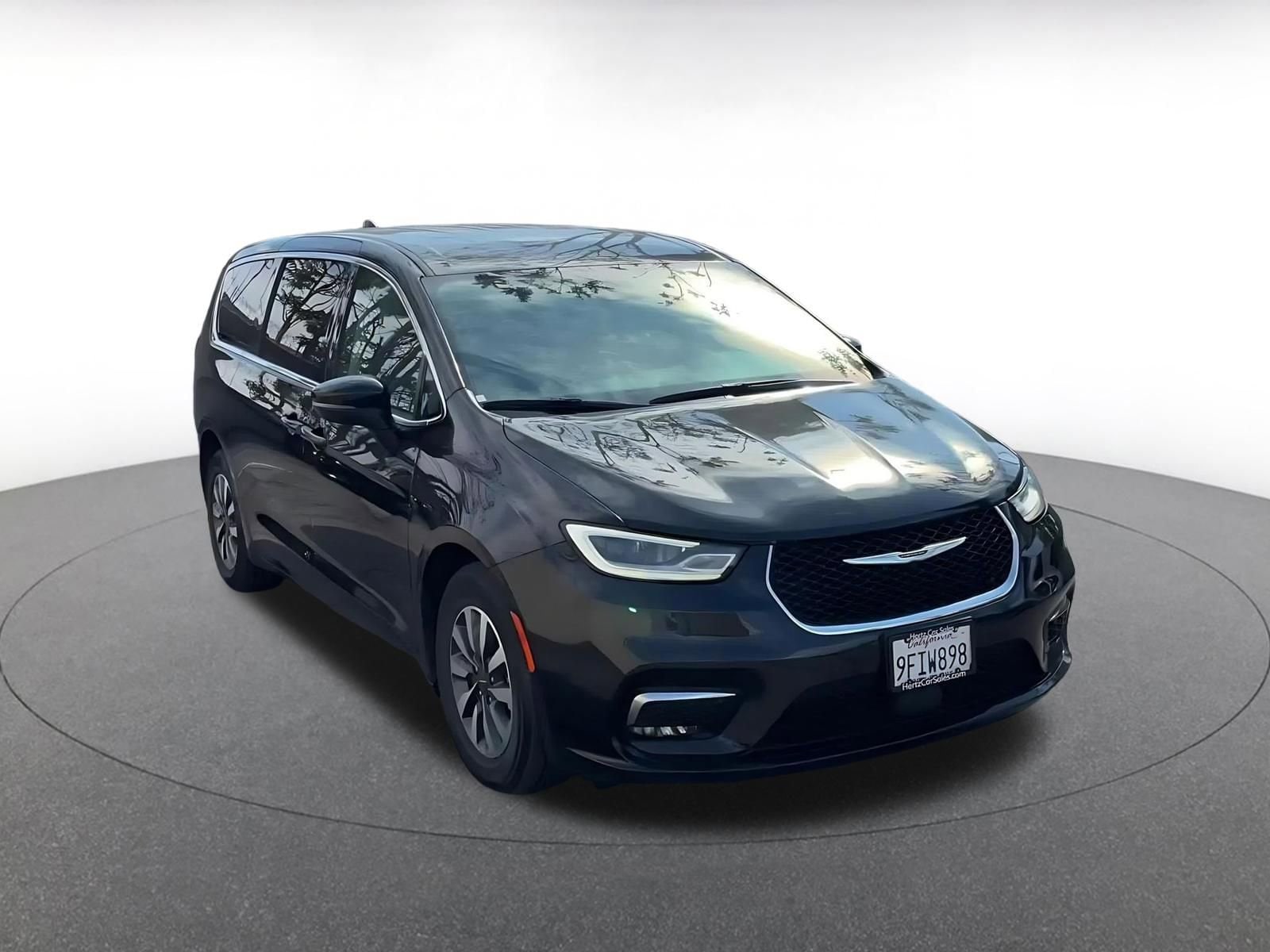Thumbnail: 2023 Chrysler Pacifica - 3