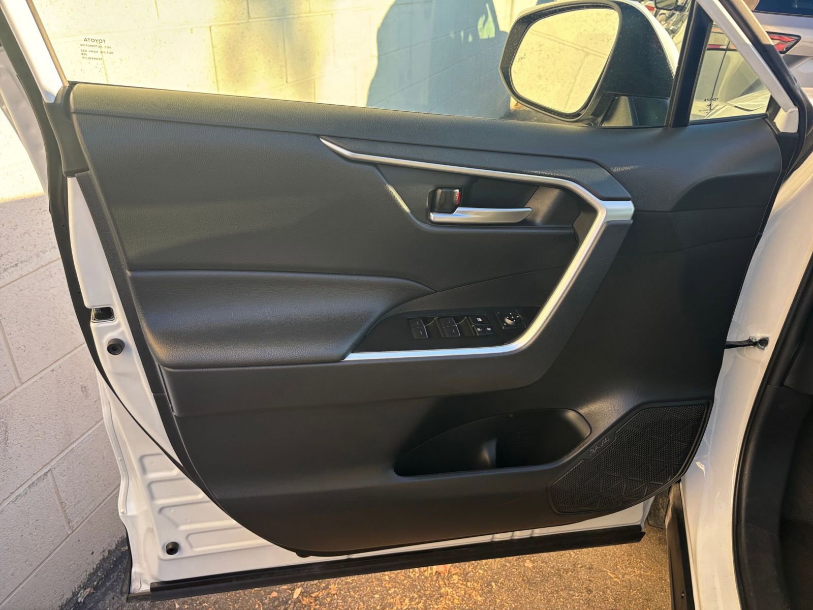 Thumbnail: 2025 Toyota RAV4 - 20