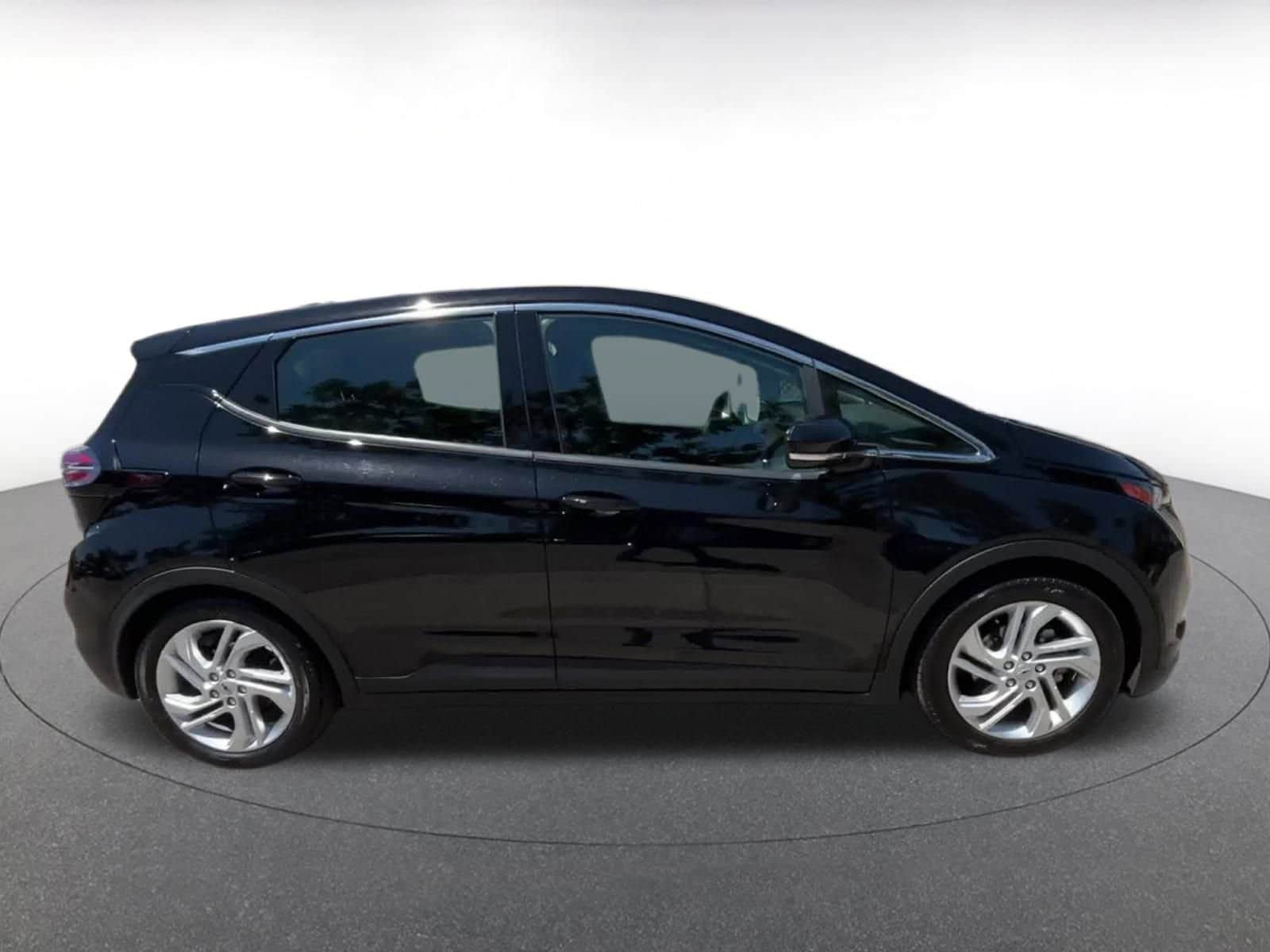 Thumbnail: 2023 Chevrolet Bolt EV - 16