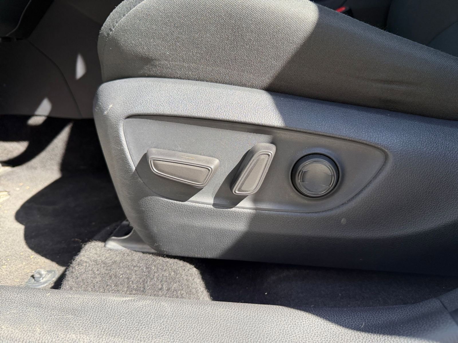 Thumbnail: 2025 Toyota RAV4 - 22