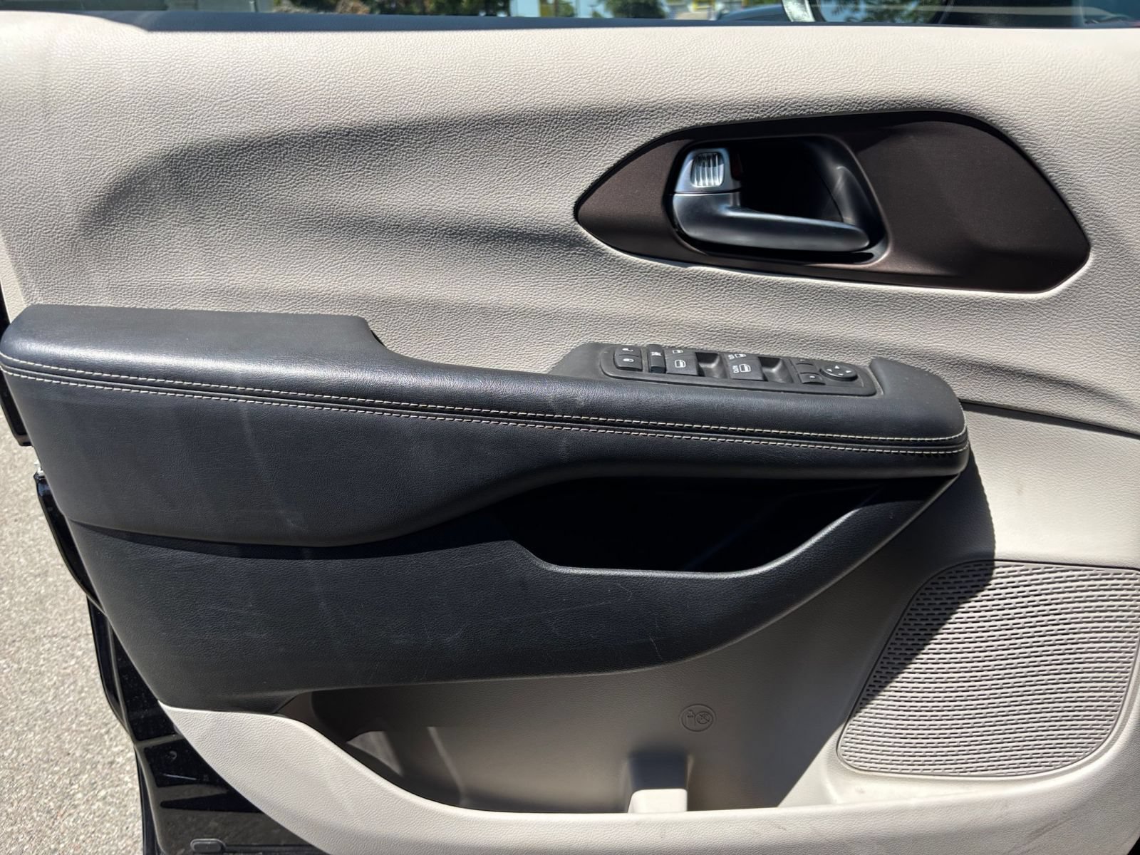 Thumbnail: 2024 Chrysler Voyager - 18