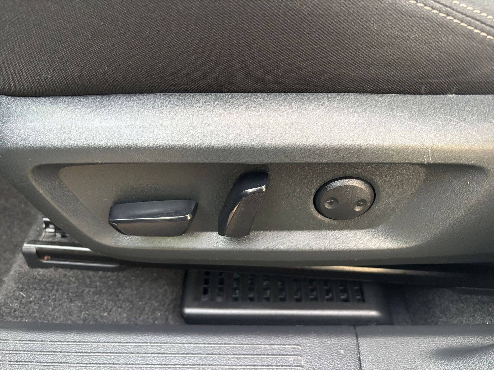 Thumbnail: 2023 Nissan Rogue - 22