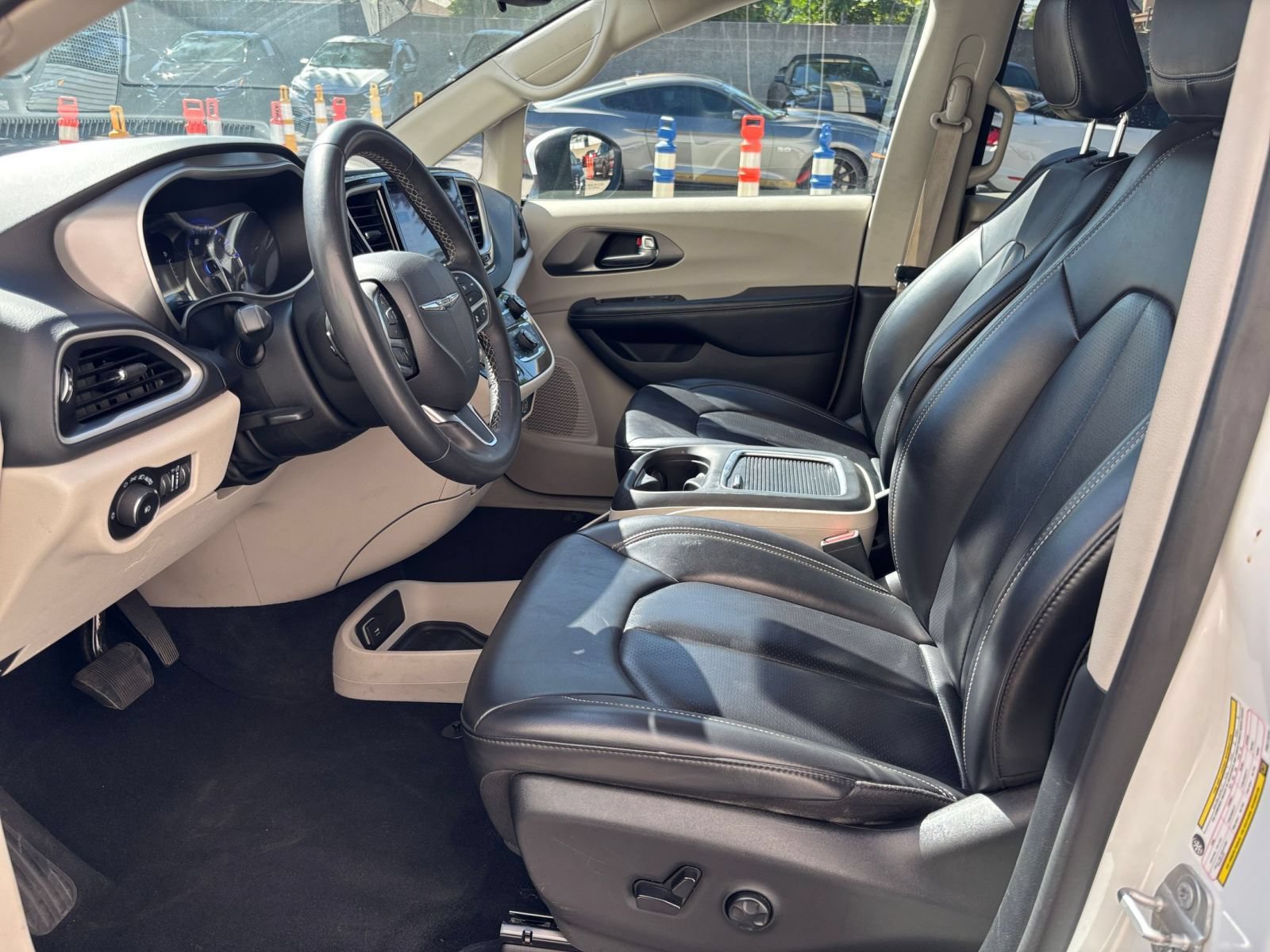 Thumbnail: 2023 Chrysler Pacifica - 24