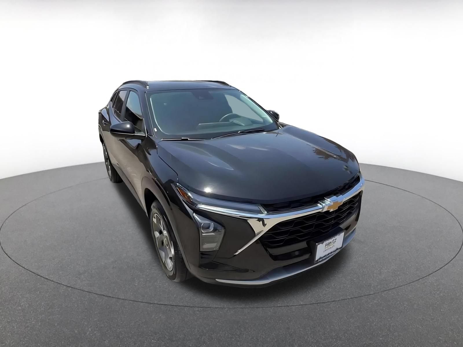 Thumbnail: 2025 Chevrolet Trax - 3
