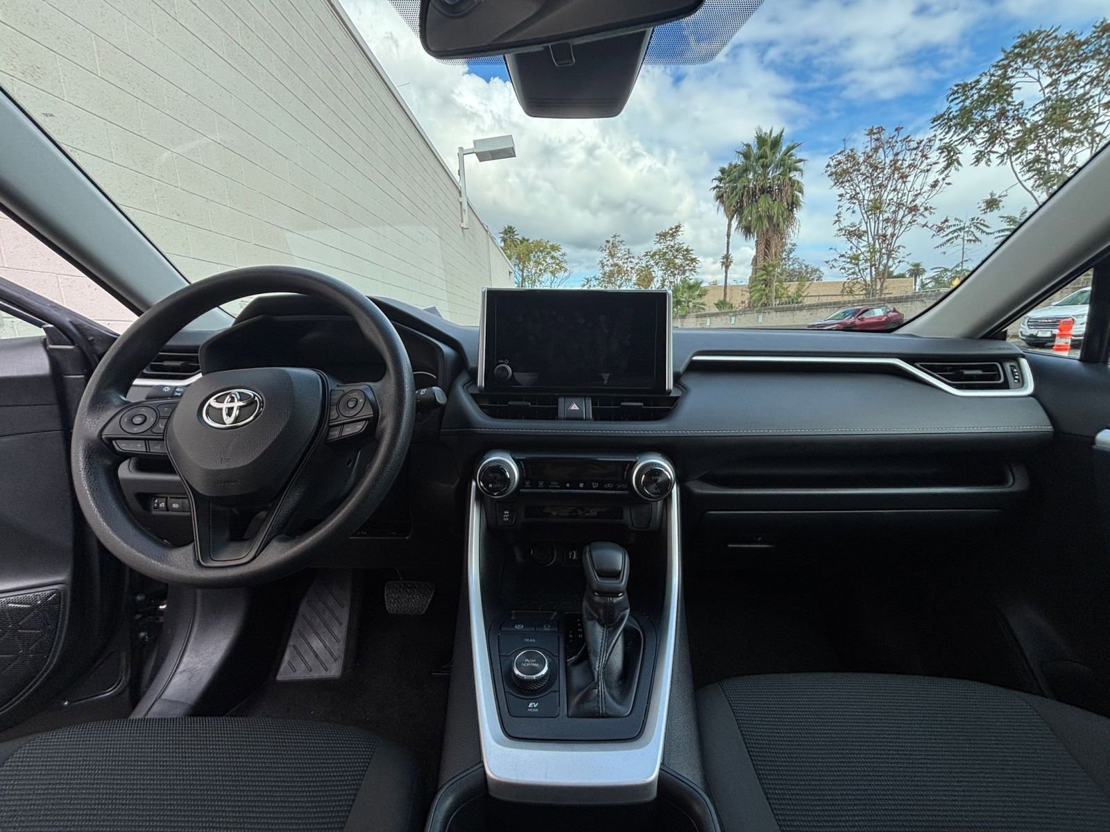 Thumbnail: 2025 Toyota RAV4 - 33