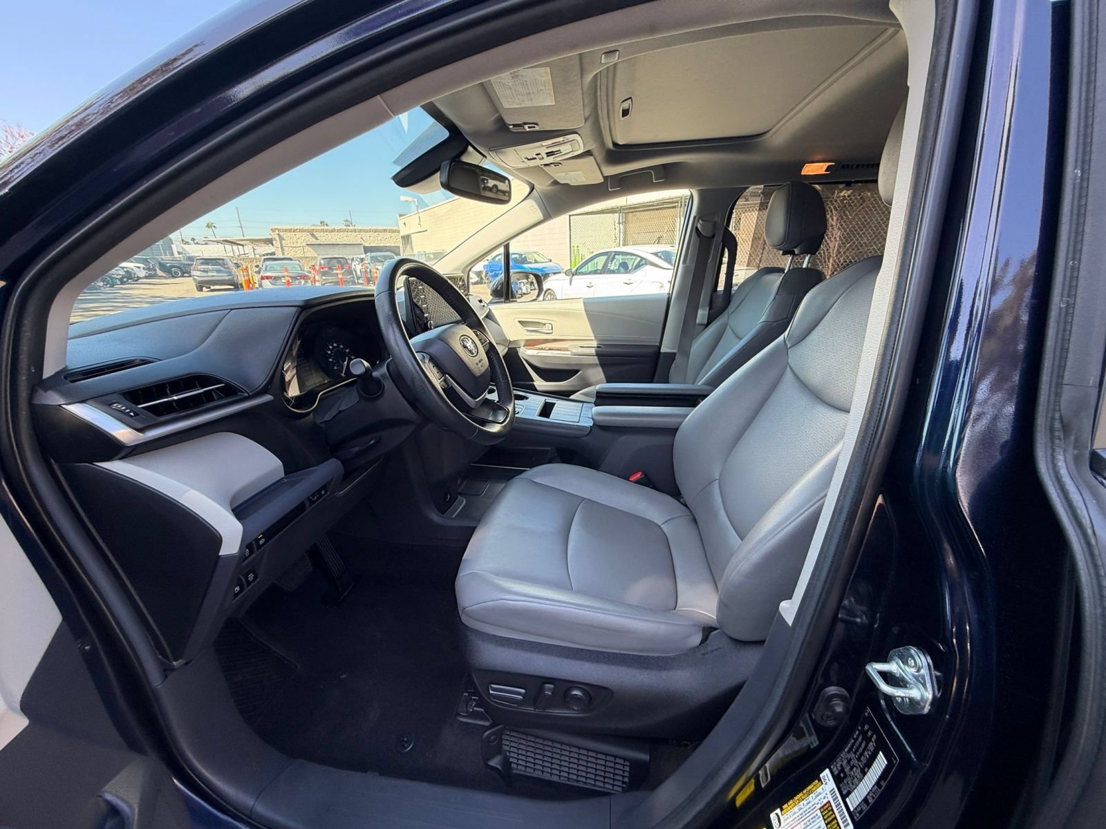 Thumbnail: 2024 Toyota Sienna - 27