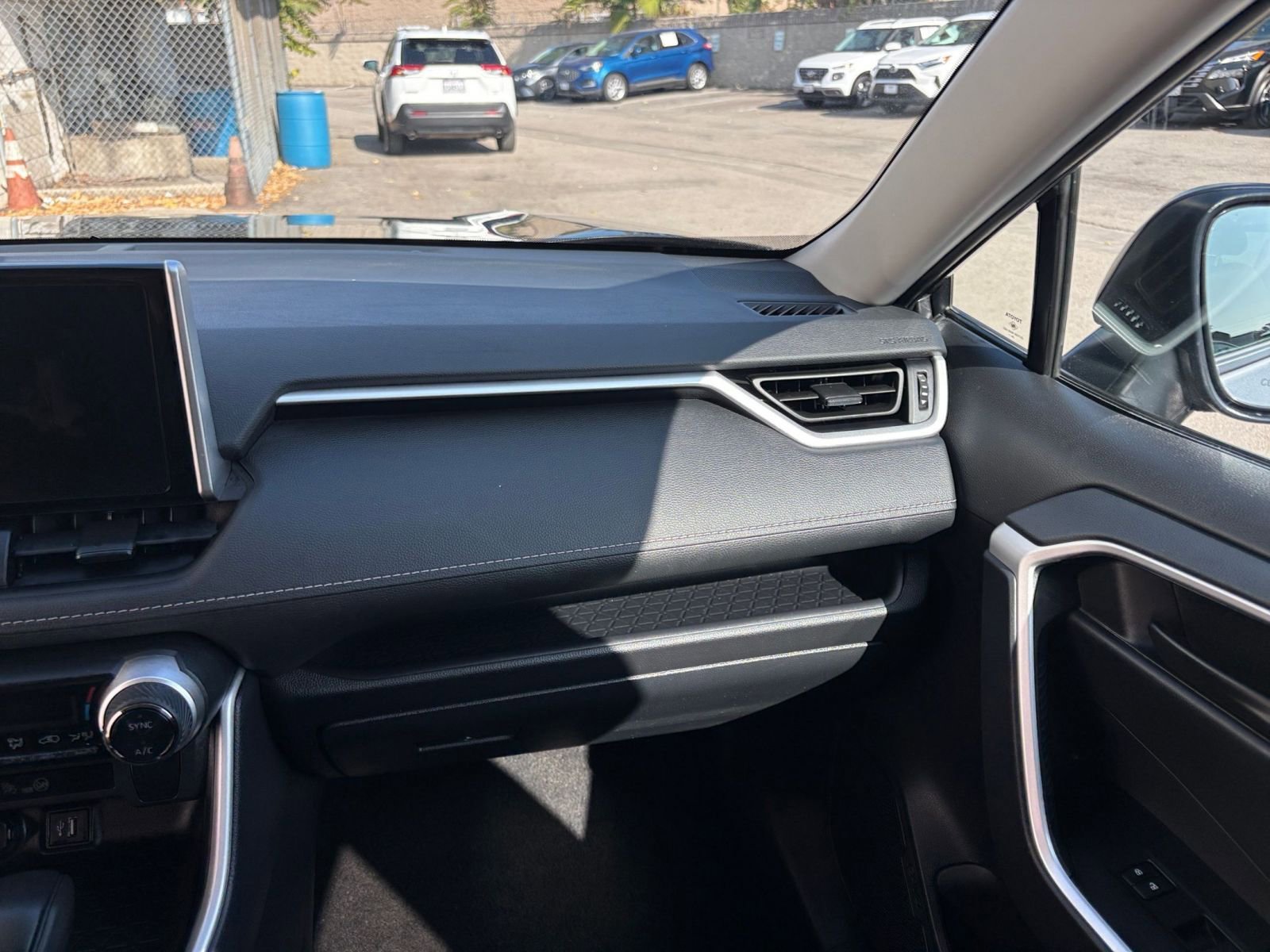 Thumbnail: 2025 Toyota RAV4 - 35