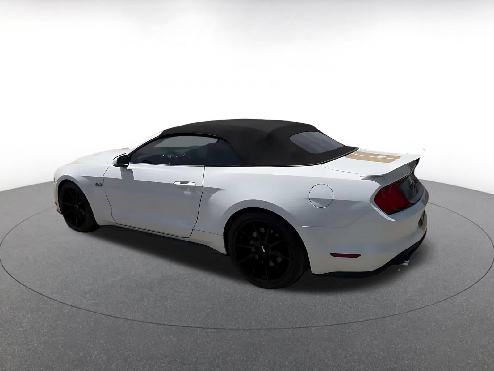 Thumbnail: 2022 Ford Mustang - 10