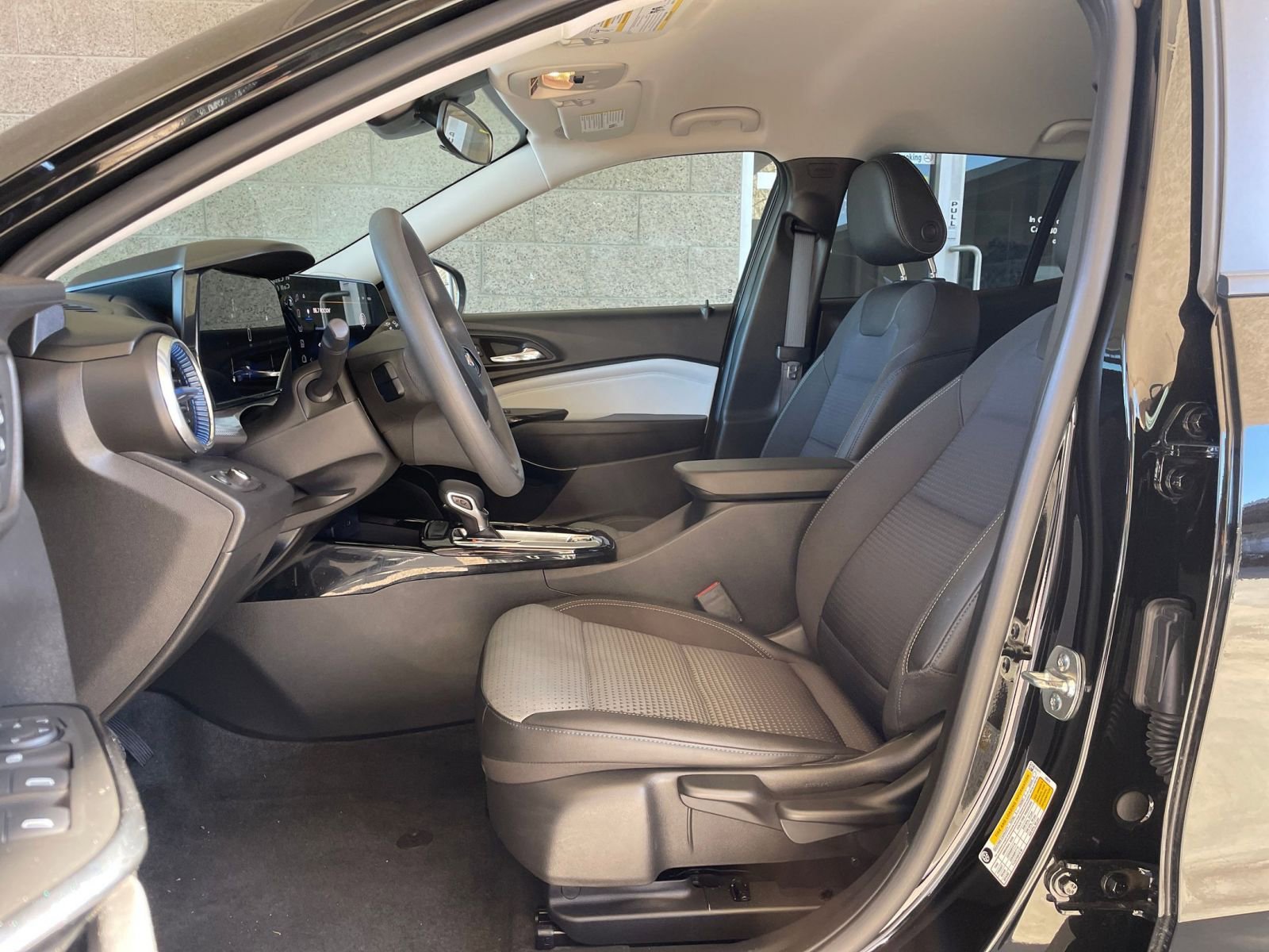 Thumbnail: 2025 Chevrolet Trax - 27