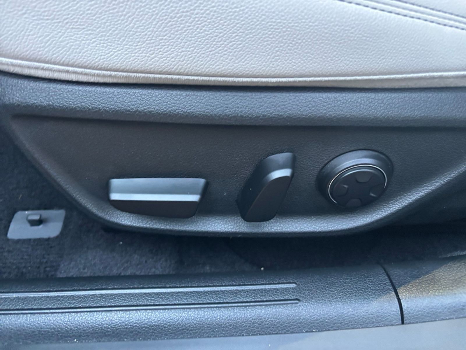 Thumbnail: 2025 Genesis G70 - 23