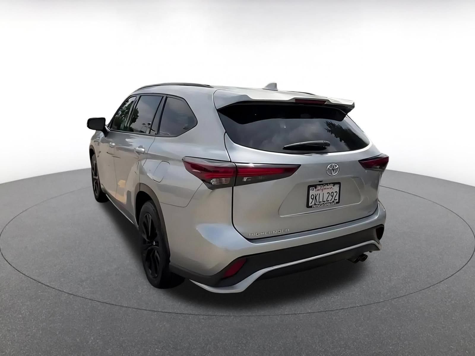 Thumbnail: 2024 Toyota Highlander - 11