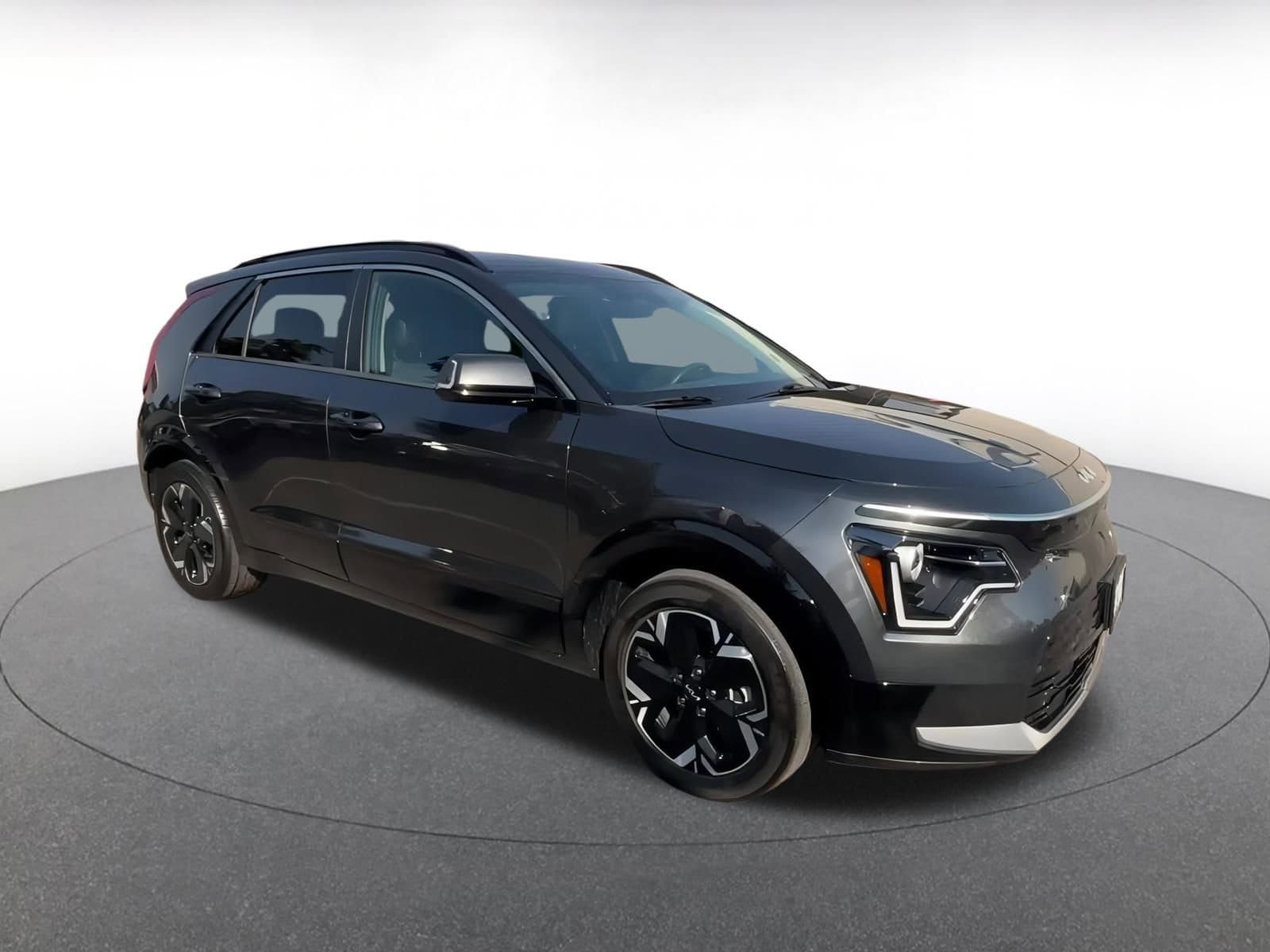 Thumbnail: 2023 Kia Niro - 2