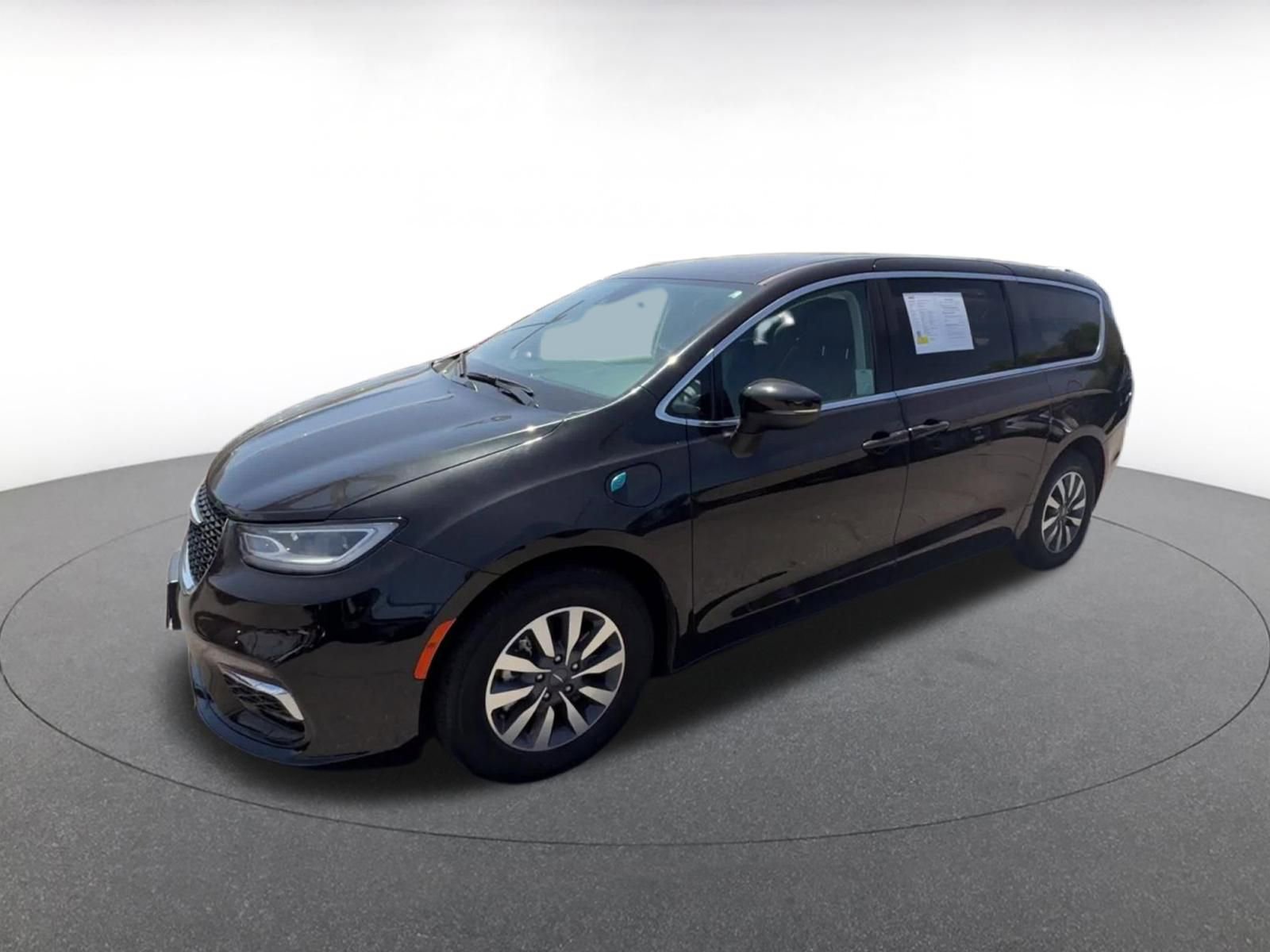 Thumbnail: 2023 Chrysler Pacifica - 8