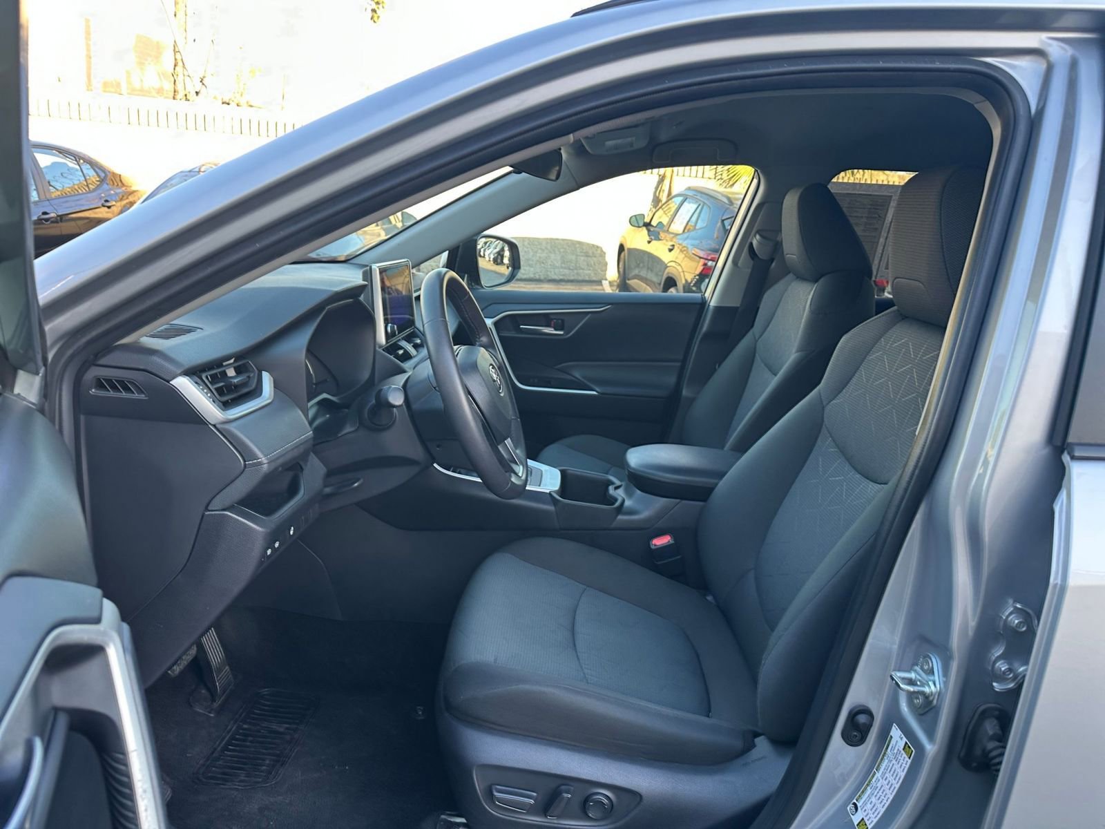 Thumbnail: 2025 Toyota RAV4 - 27