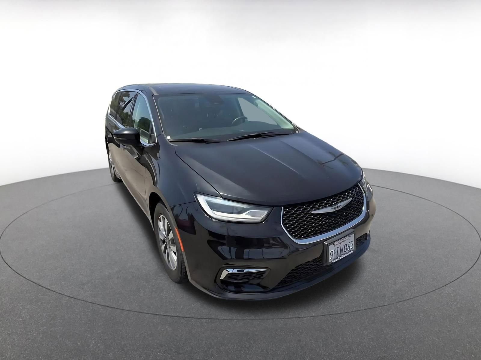 Thumbnail: 2023 Chrysler Pacifica - 3