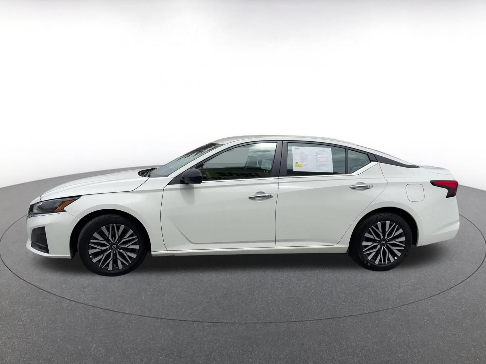 Thumbnail: 2025 Nissan Altima - 9