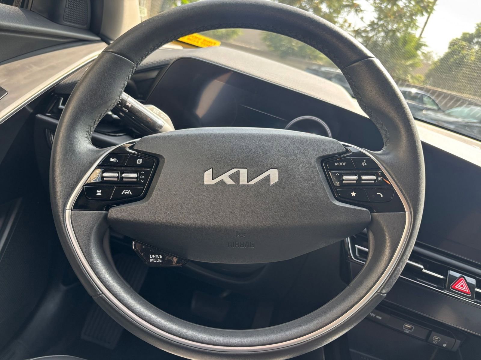Thumbnail: 2023 Kia Niro - 32