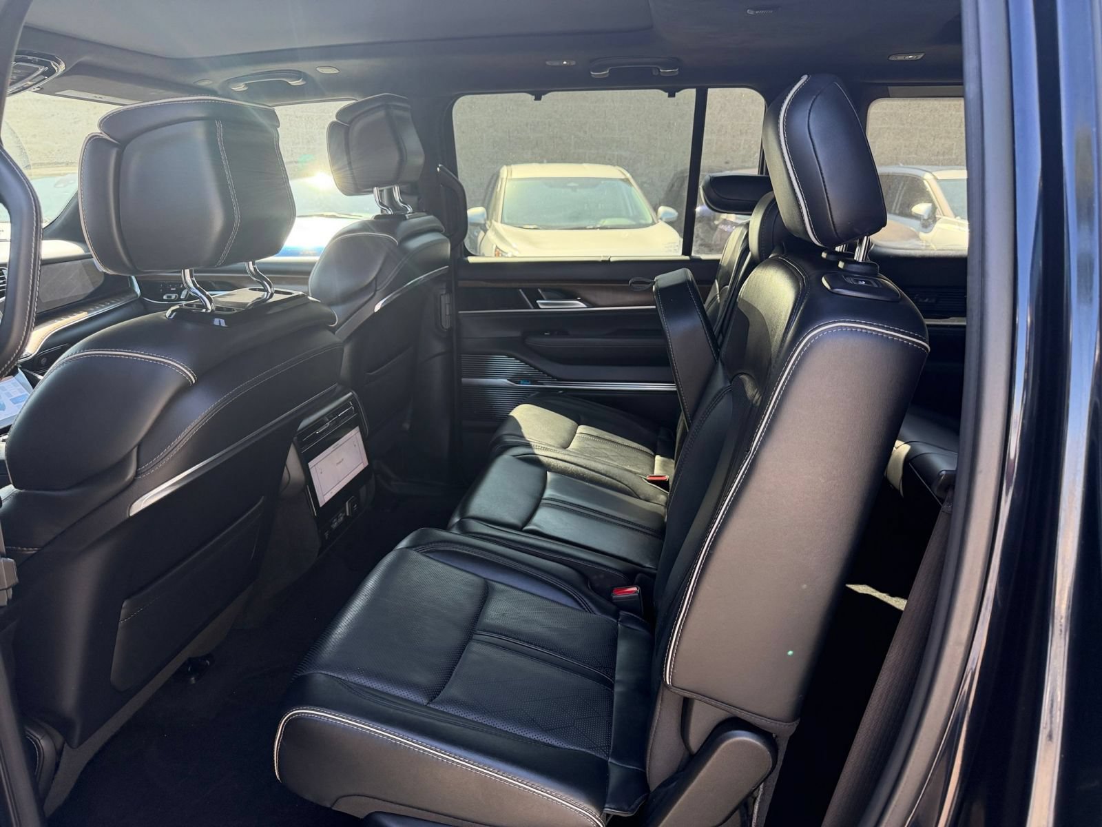 Thumbnail: 2023 Jeep Grand Wagoneer - 29