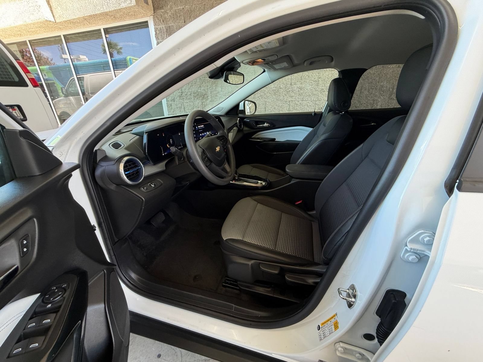 Thumbnail: 2025 Chevrolet Trax - 26