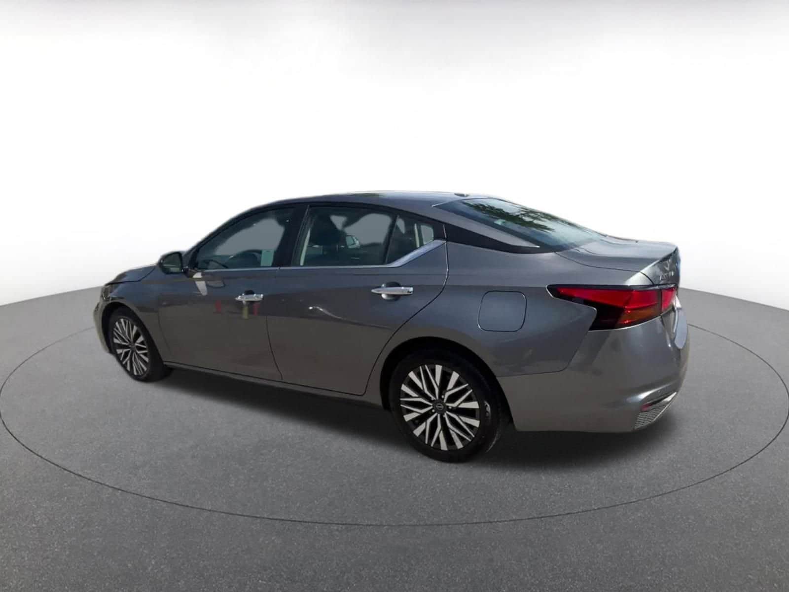 Thumbnail: 2024 Nissan Altima - 10