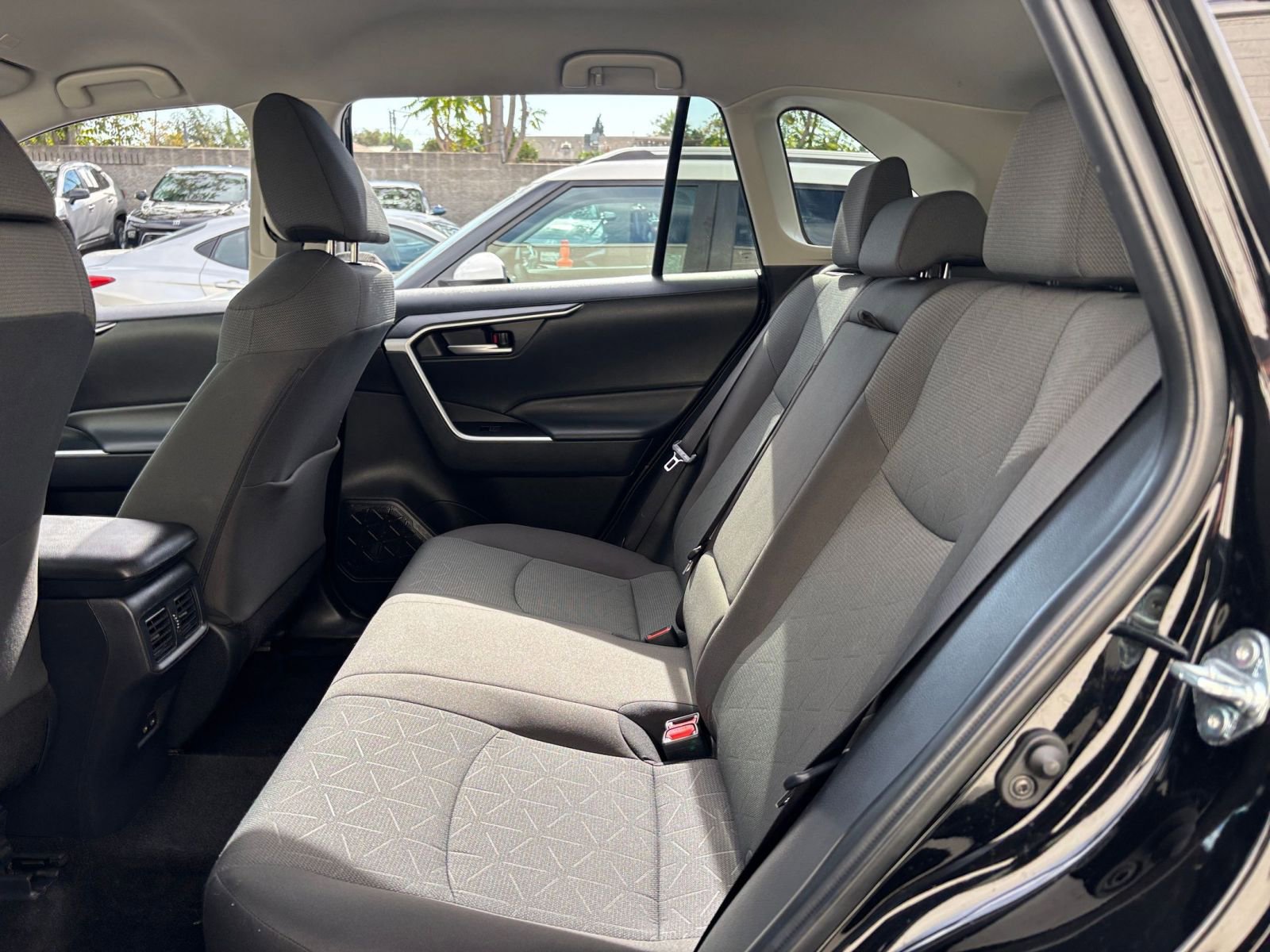 Thumbnail: 2025 Toyota RAV4 - 25