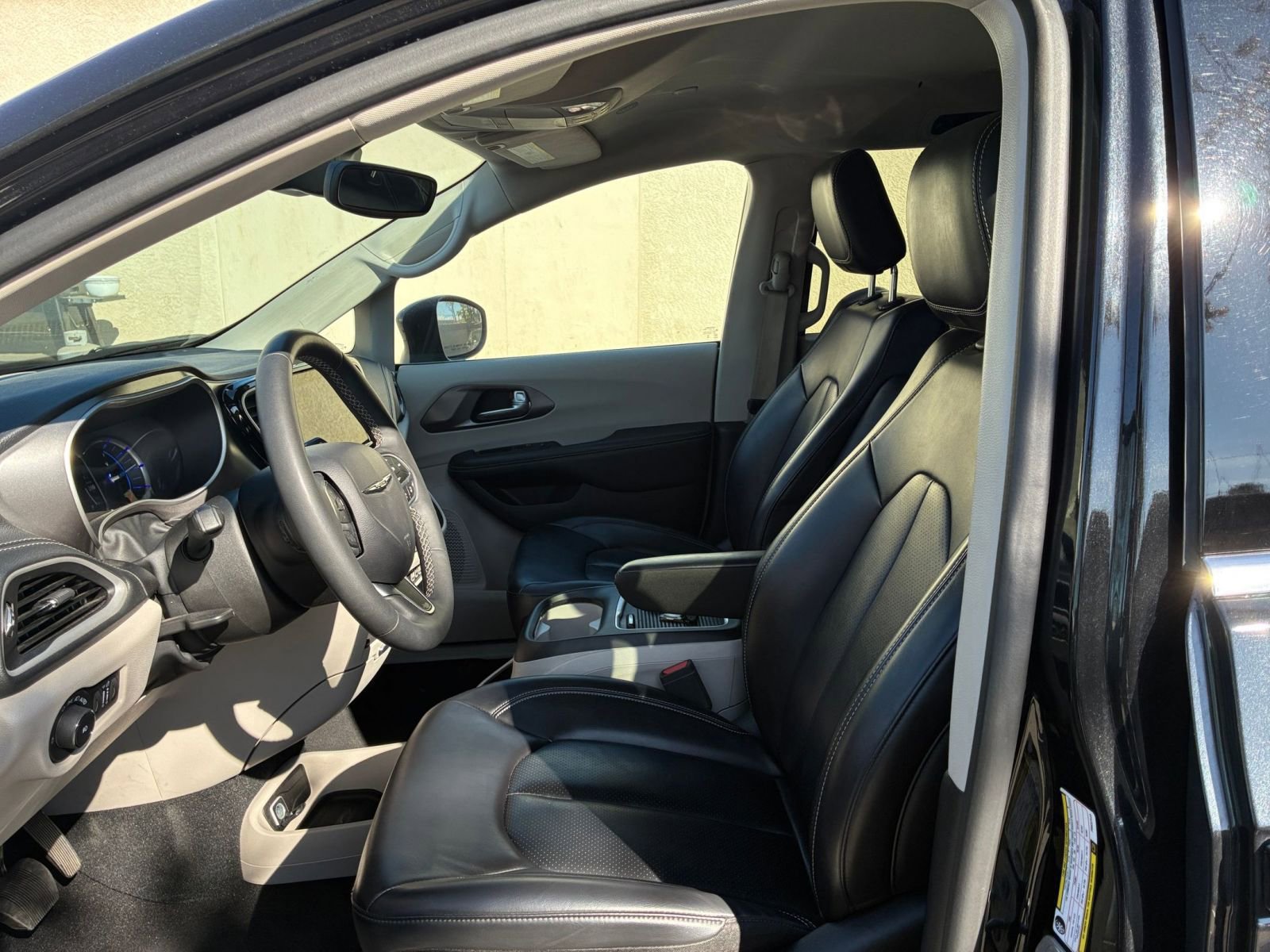 Thumbnail: 2023 Chrysler Pacifica - 29