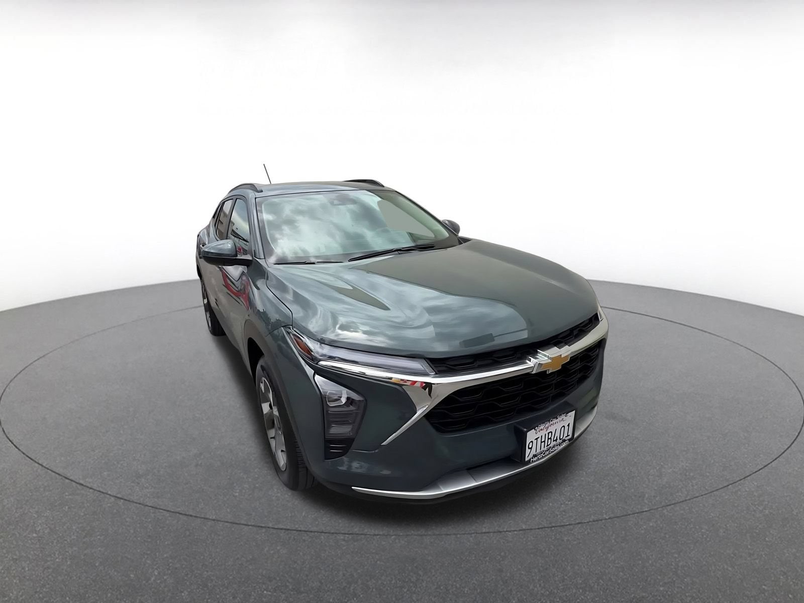 Thumbnail: 2025 Chevrolet Trax - 3